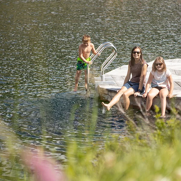 Lakes & outdoor pools