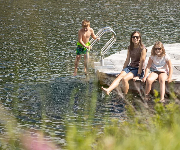 Lakes & outdoor pools