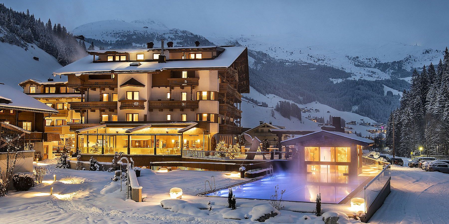 4 Sterne Hotel das Alois bei Nacht in Lanersbach im Zillertal 