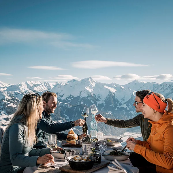 Autumn skiing on the glacier